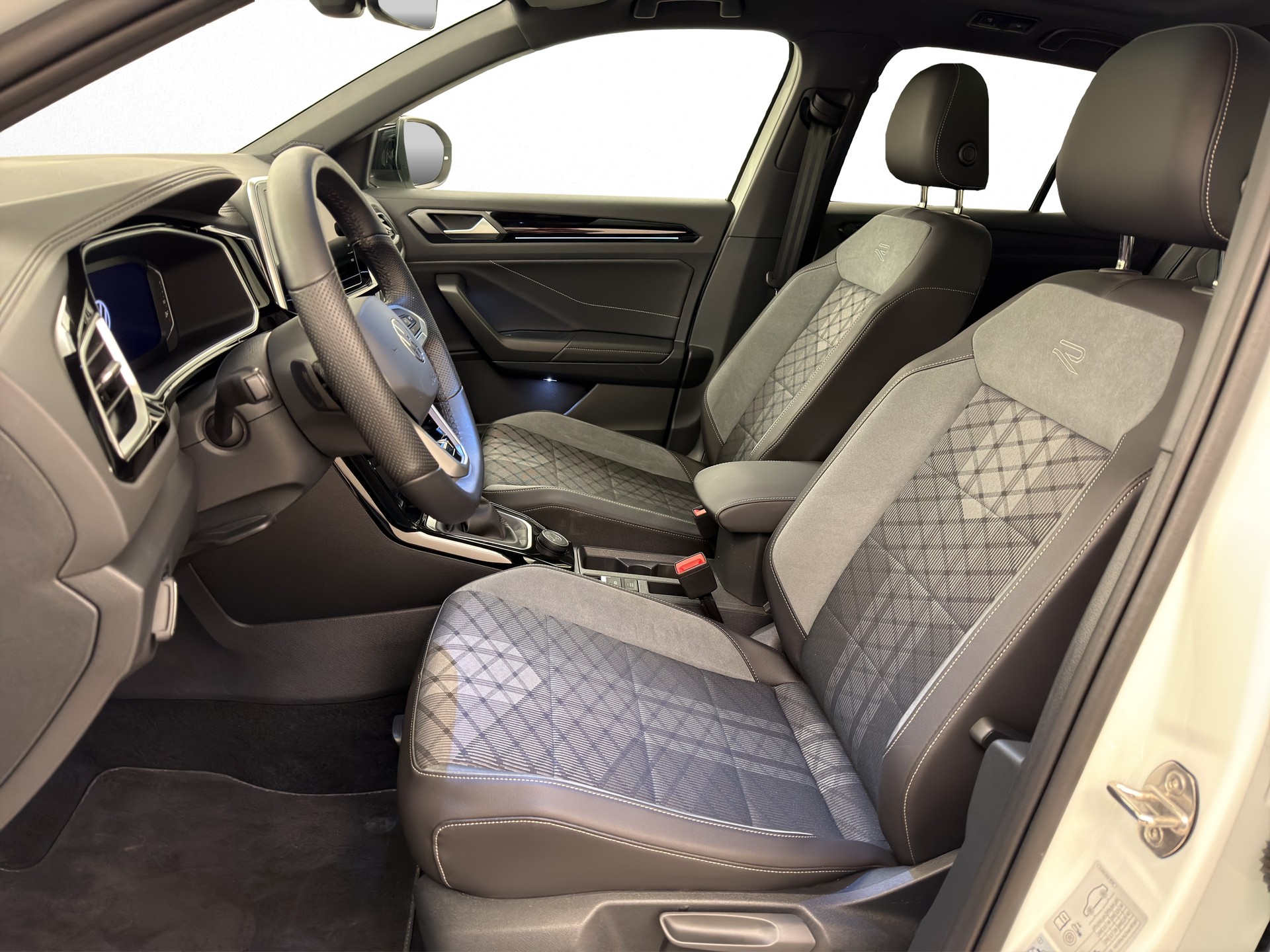 VW T-Roc 2.0 TSI R-Line DSG 4motion-image-4