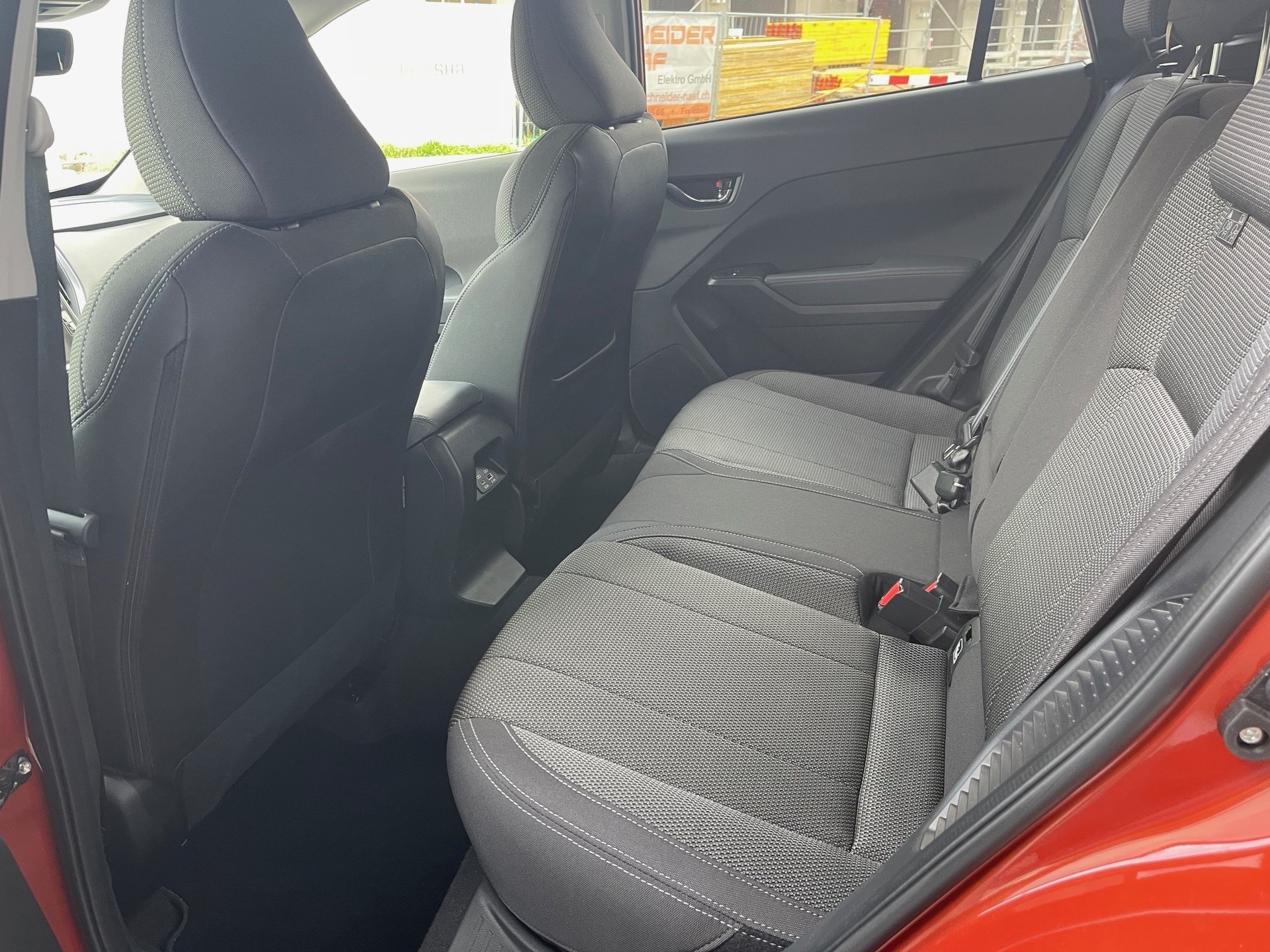 SUBARU Crosstrek 2.0 e-Boxer Swiss Plus AWD Lineartronic-image-3