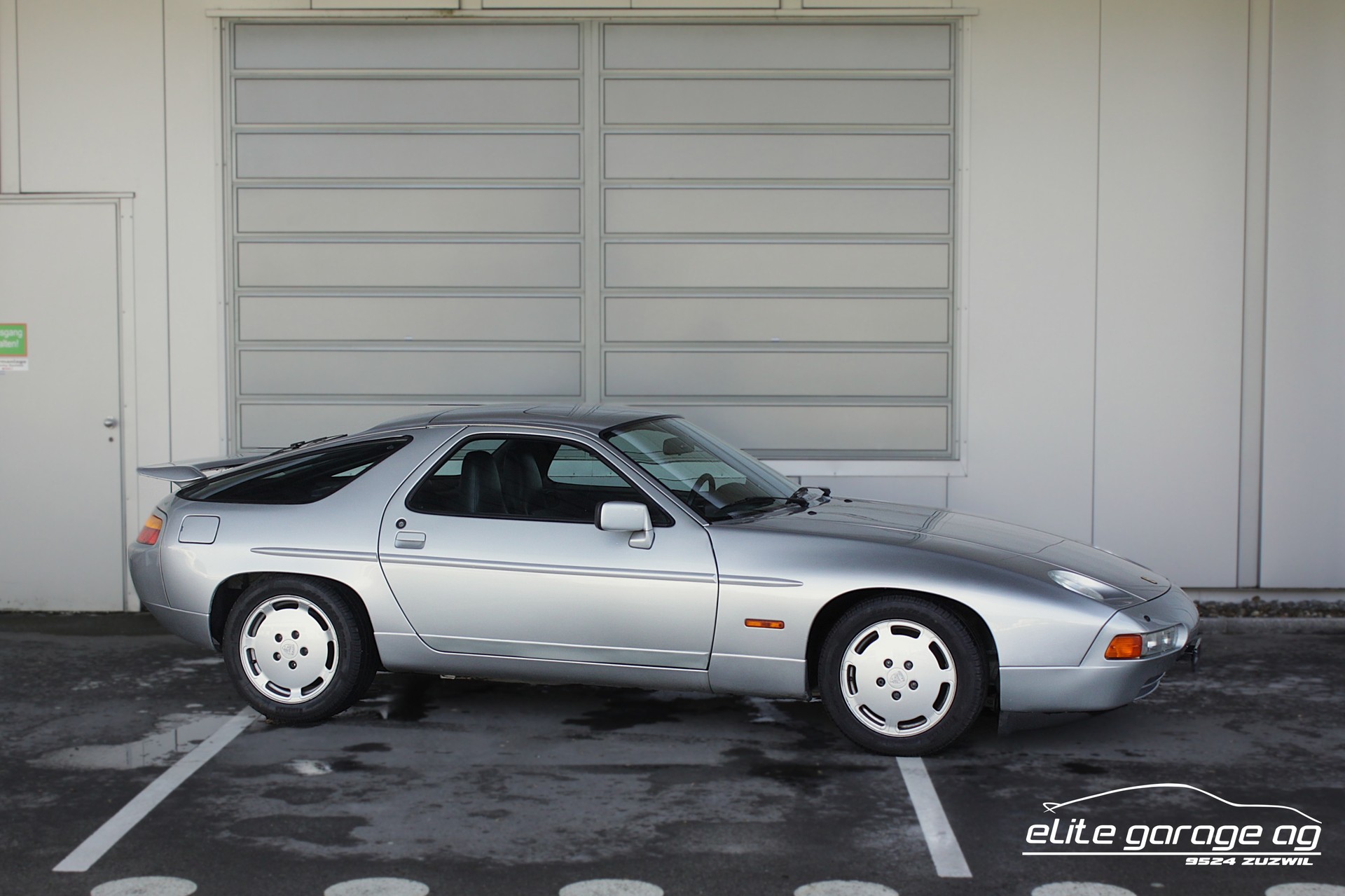 PORSCHE 928 S4-image-6