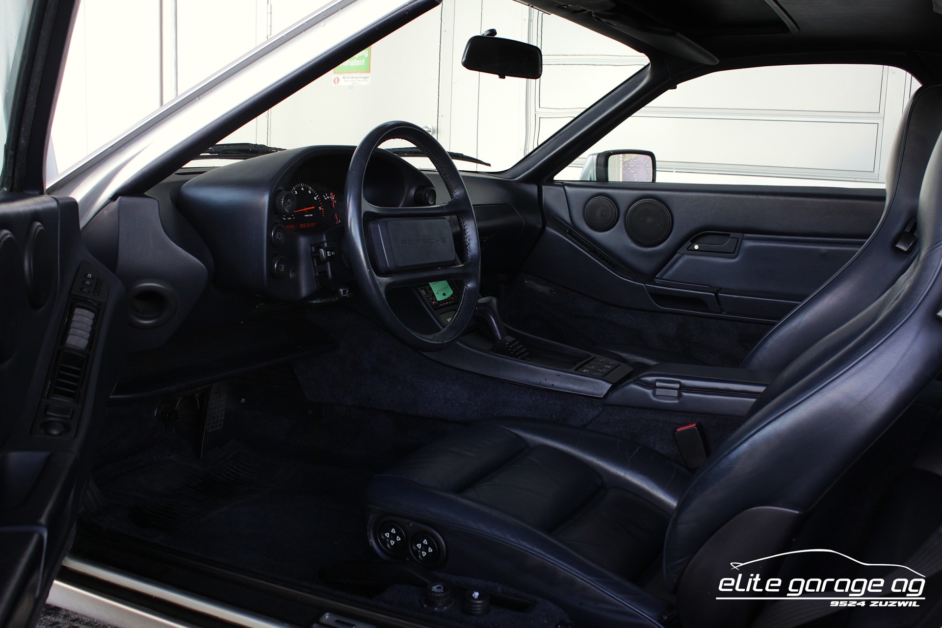PORSCHE 928 S4-image-13