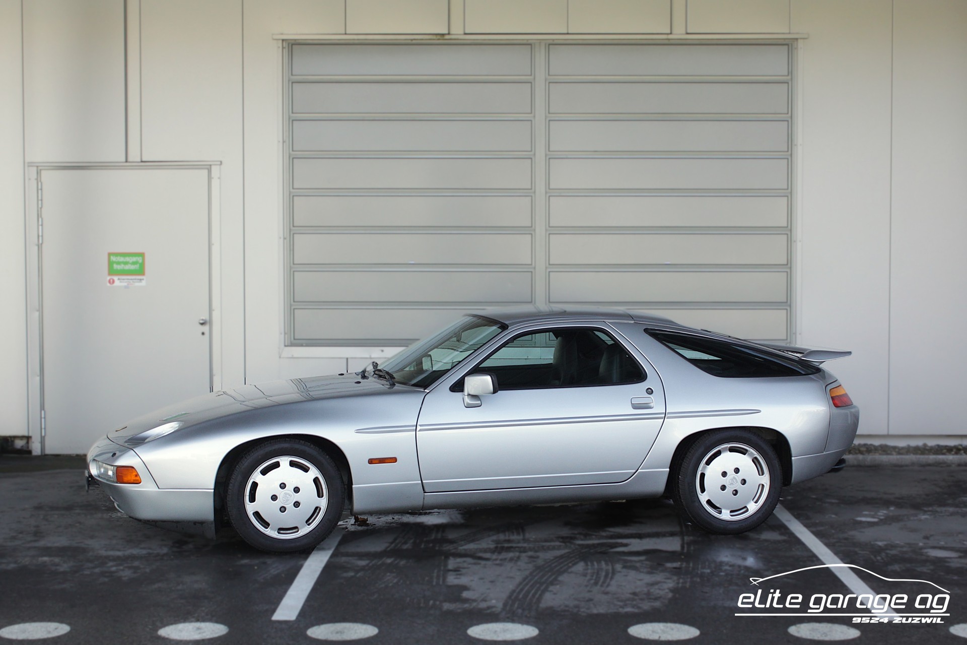 PORSCHE 928 S4-image-0