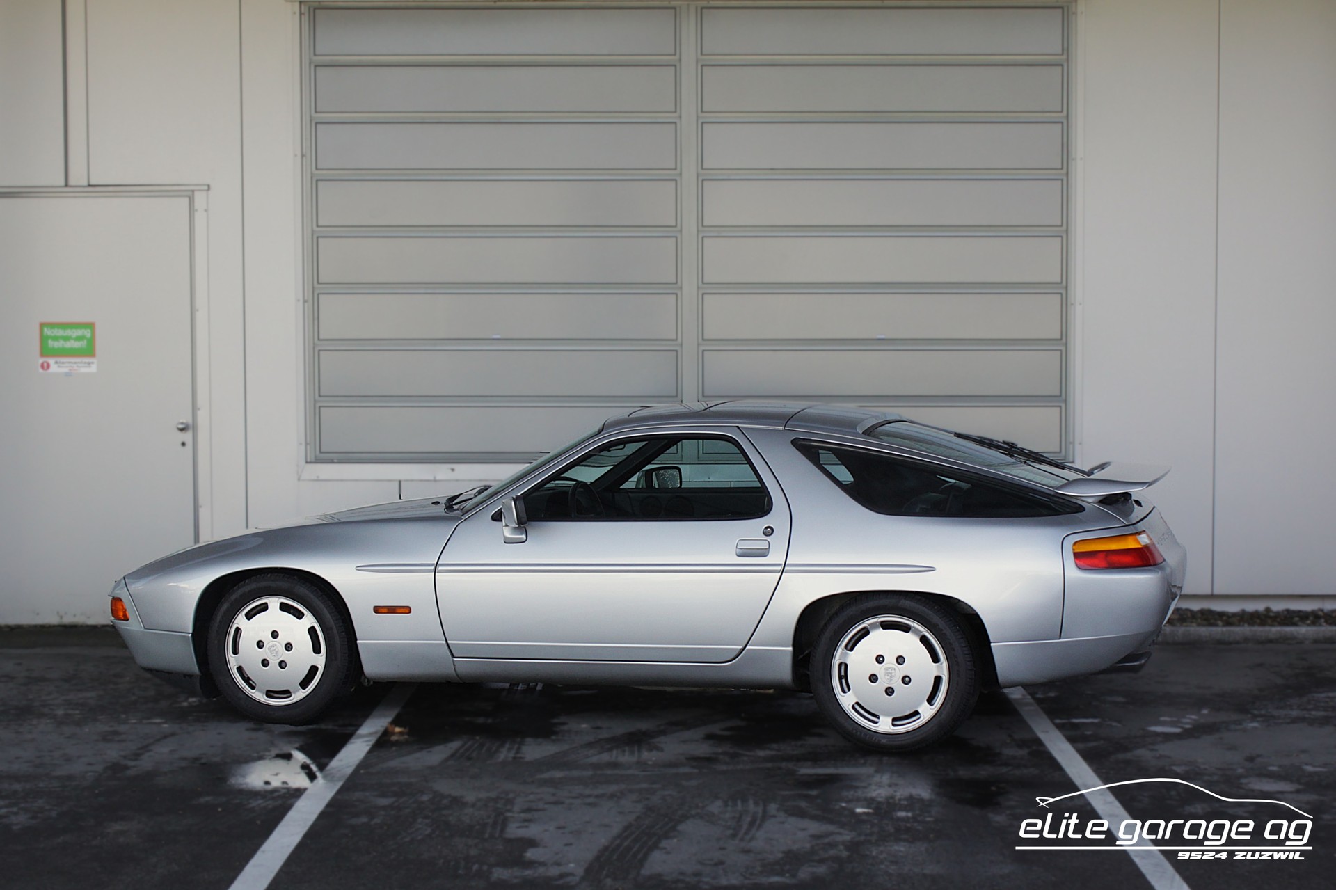 PORSCHE 928 S4-image-2