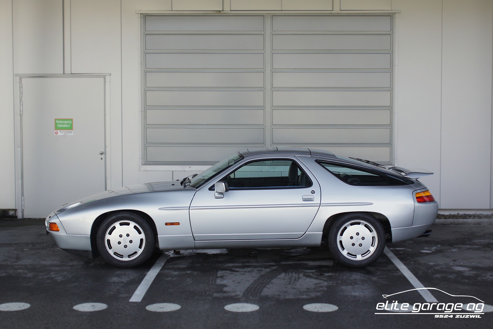PORSCHE 928 S4-image-1