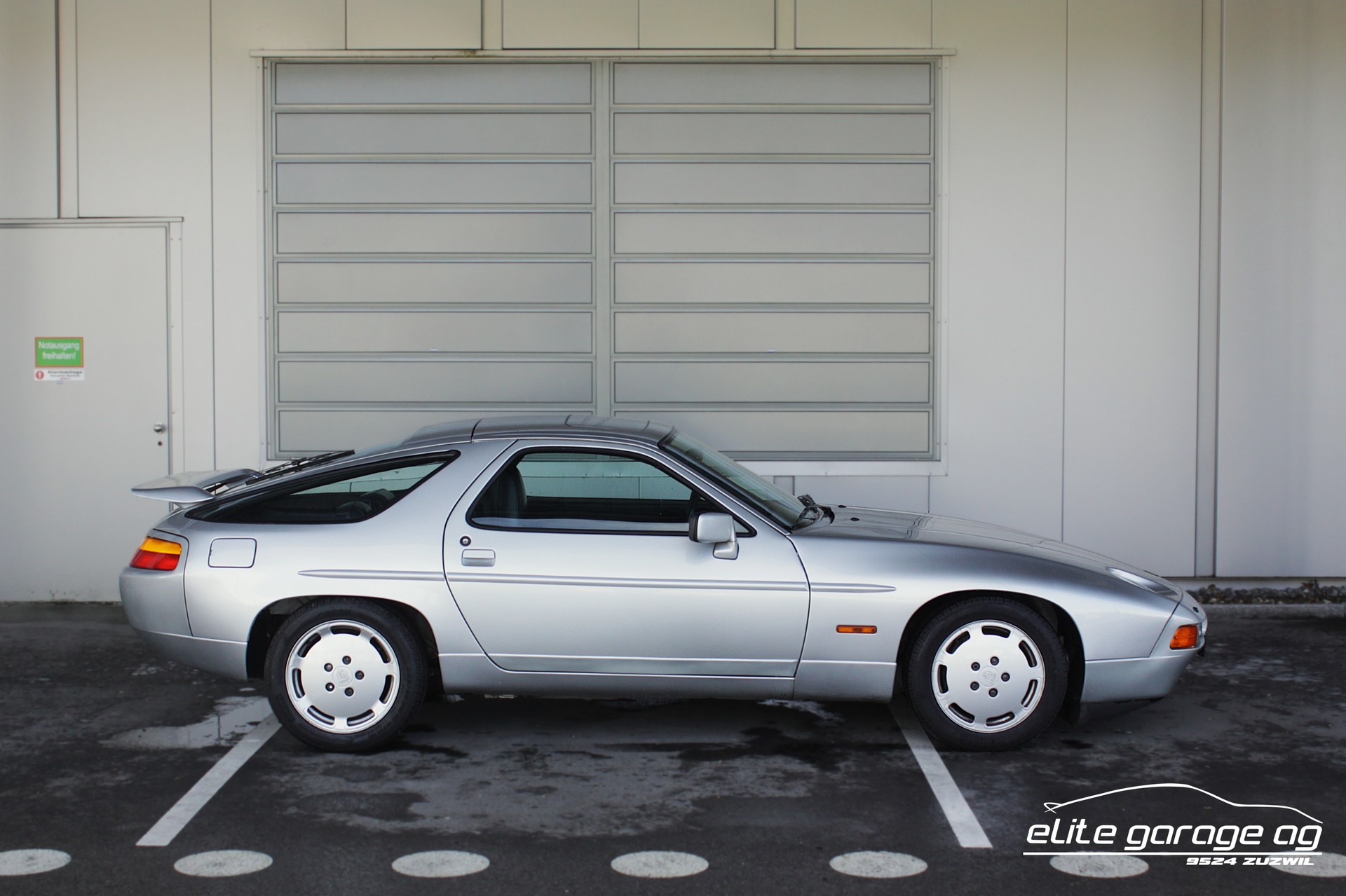 PORSCHE 928 S4-image-5