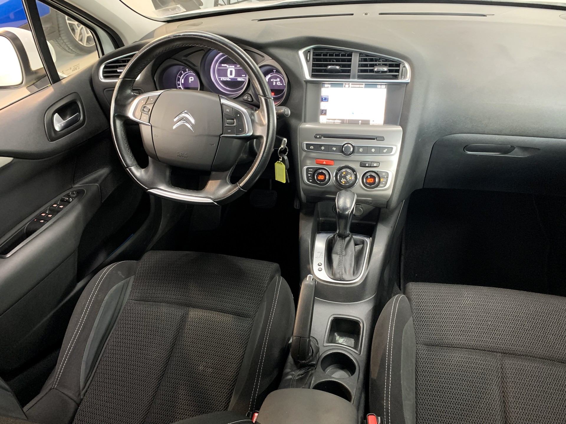 CITROEN C4 1.2 Pure Tech Feel Automatic-image-16