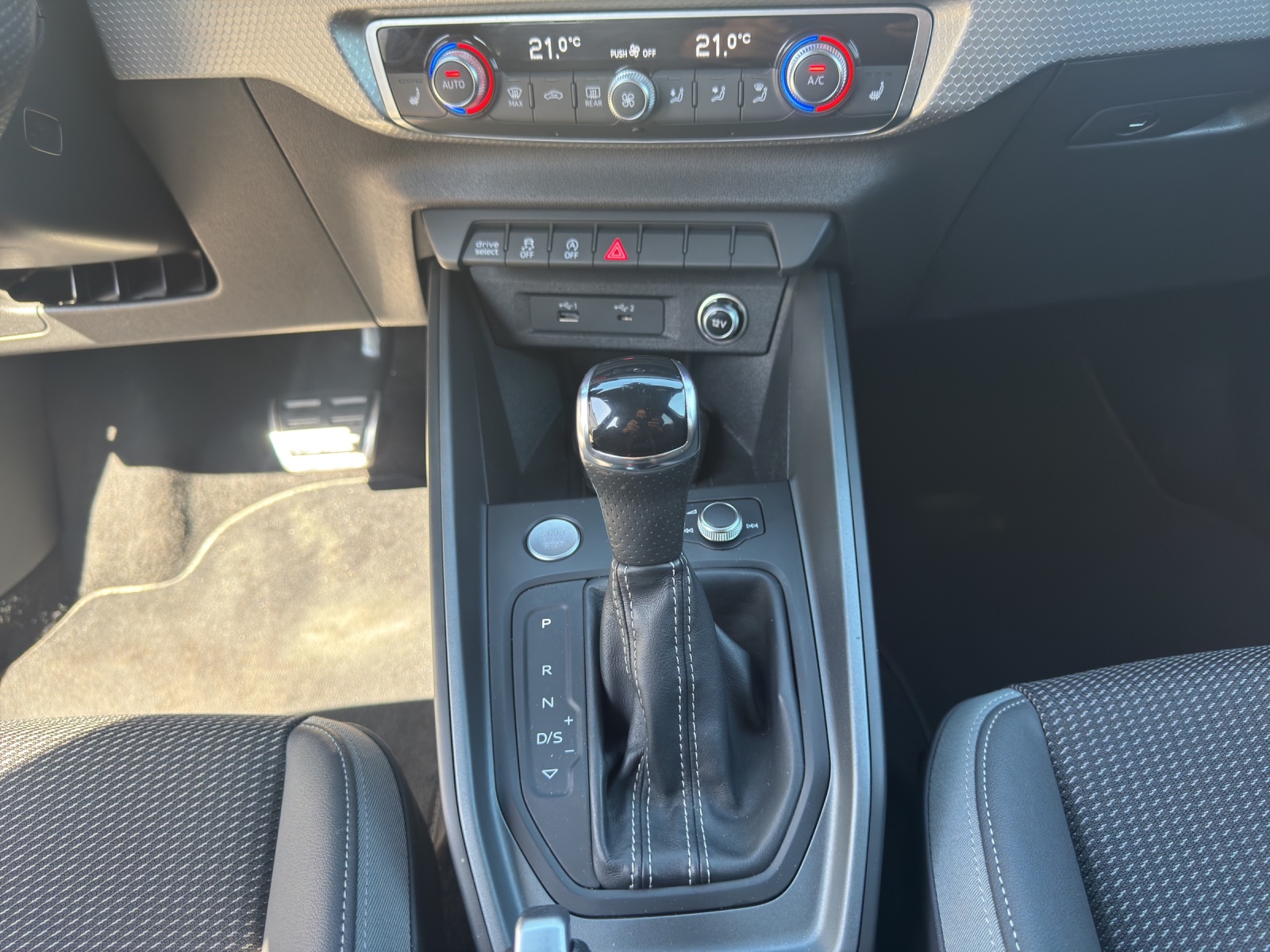 AUDI A1 Sportback 40 TFSI S Line S-tronic-image-14