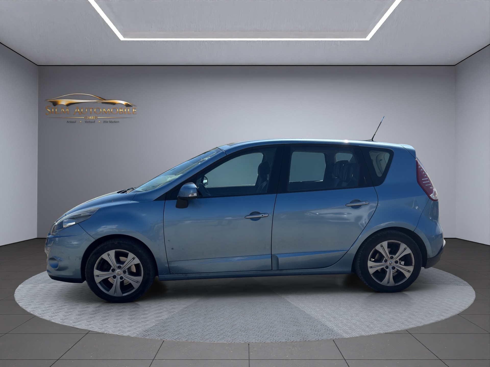 RENAULT Scénic 2.0 dCi Privilège-image-6
