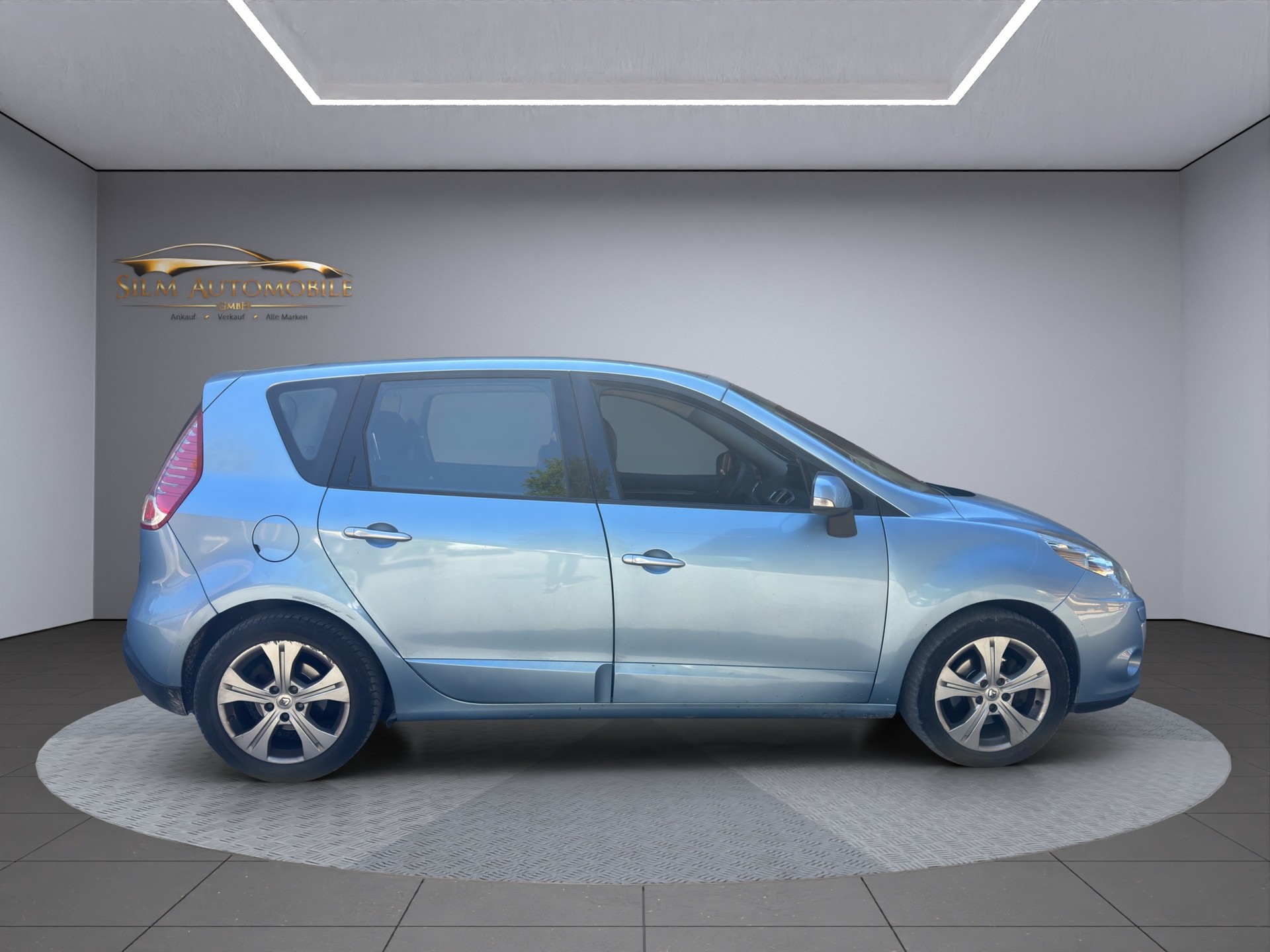 RENAULT Scénic 2.0 dCi Privilège-image-4