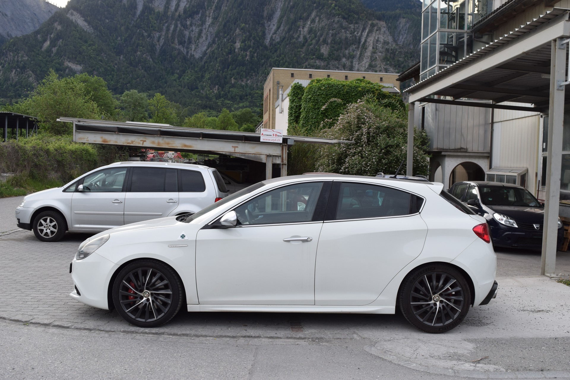 ALFA ROMEO Giulietta 1750 TBi Quadrifoglio Verde-showroom-element-3