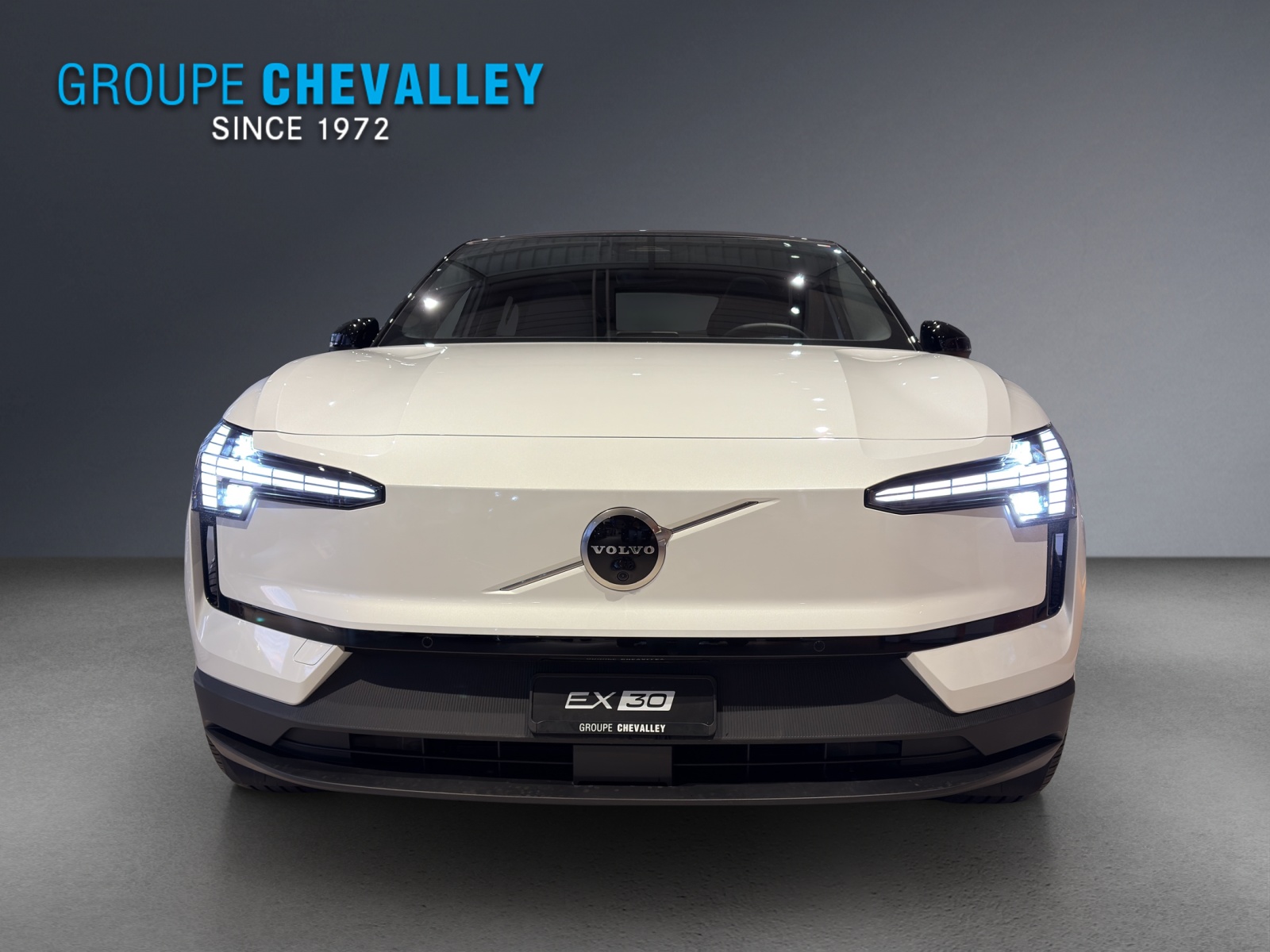 VOLVO EX30 E60 69kWh Twin Ultra-image-1