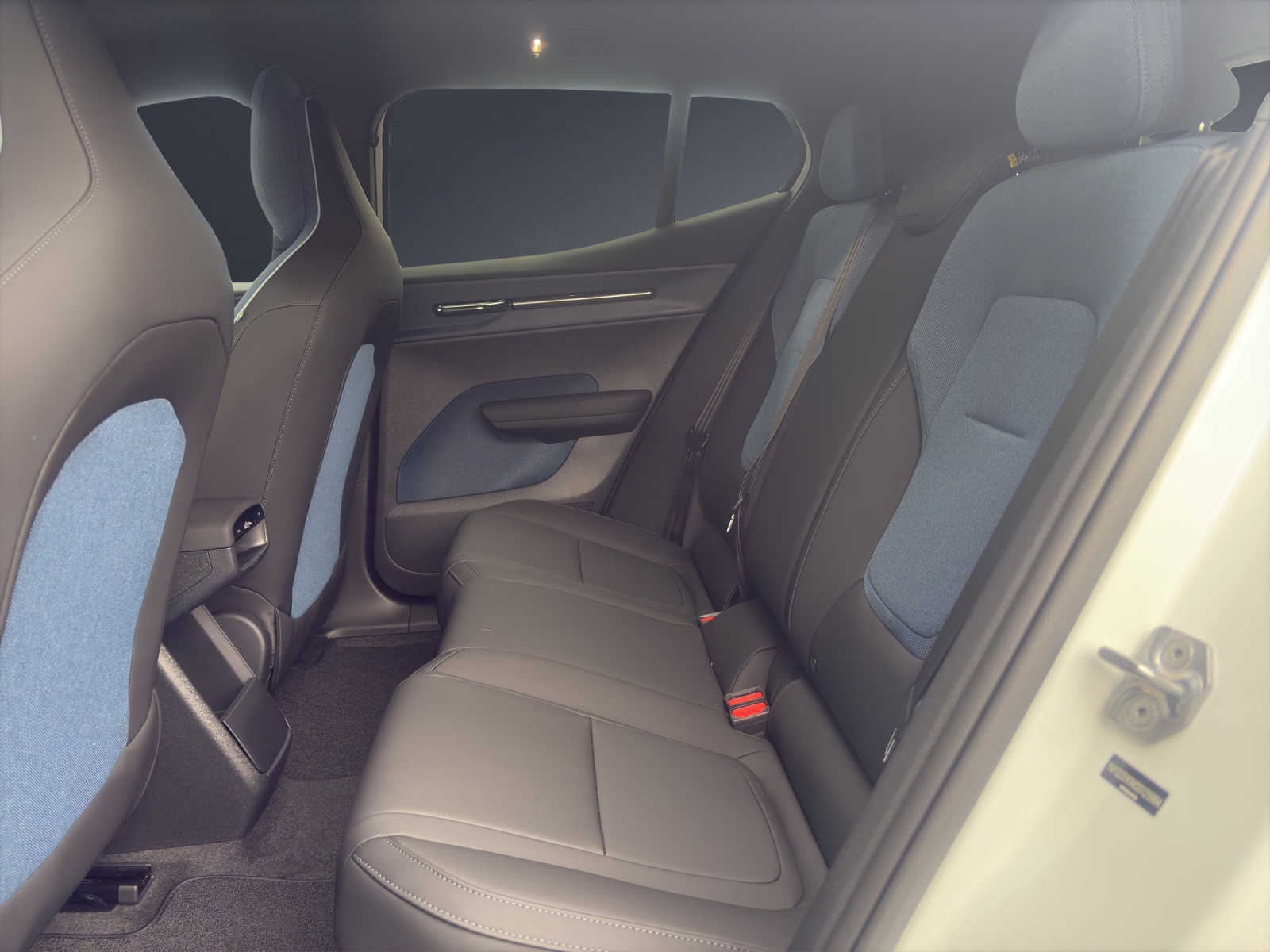 VOLVO EX30 E60 69kWh Twin Ultra-image-11