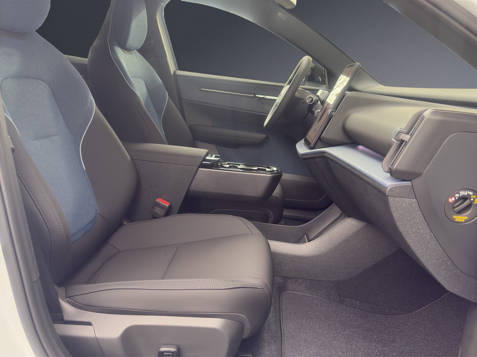 VOLVO EX30 E60 69kWh Twin Ultra-image-6