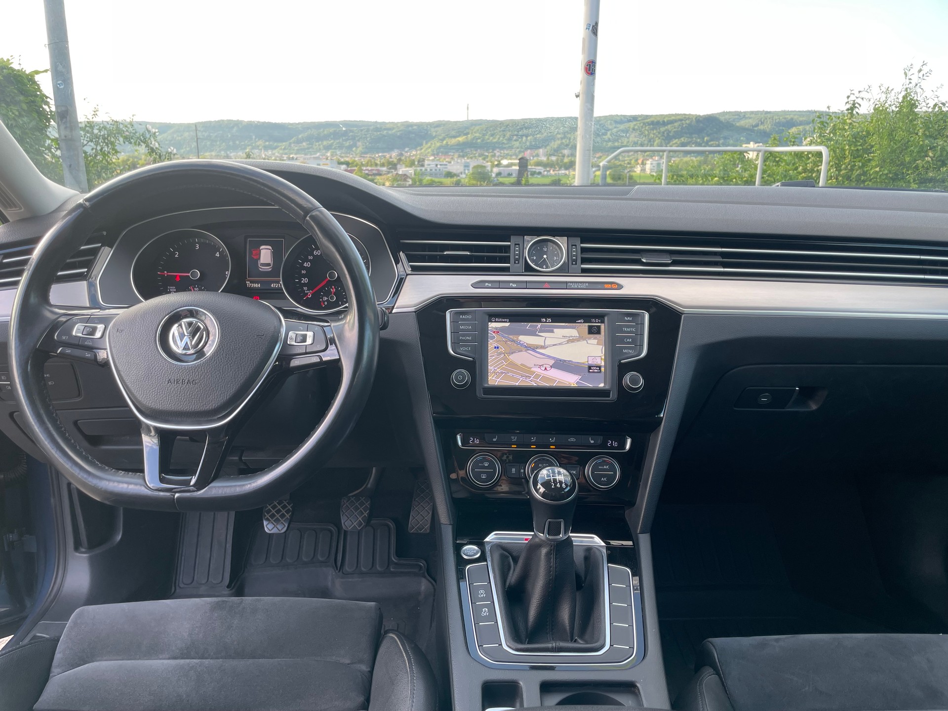VW Passat Variant 2.0 TDI SCR BMT Highline 4Motion-image-5