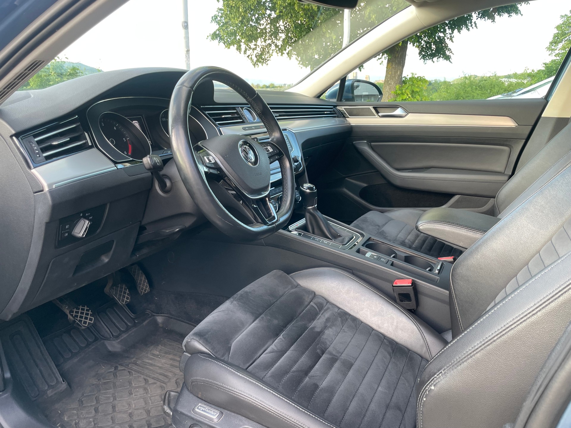 VW Passat Variant 2.0 TDI SCR BMT Highline 4Motion-image-11