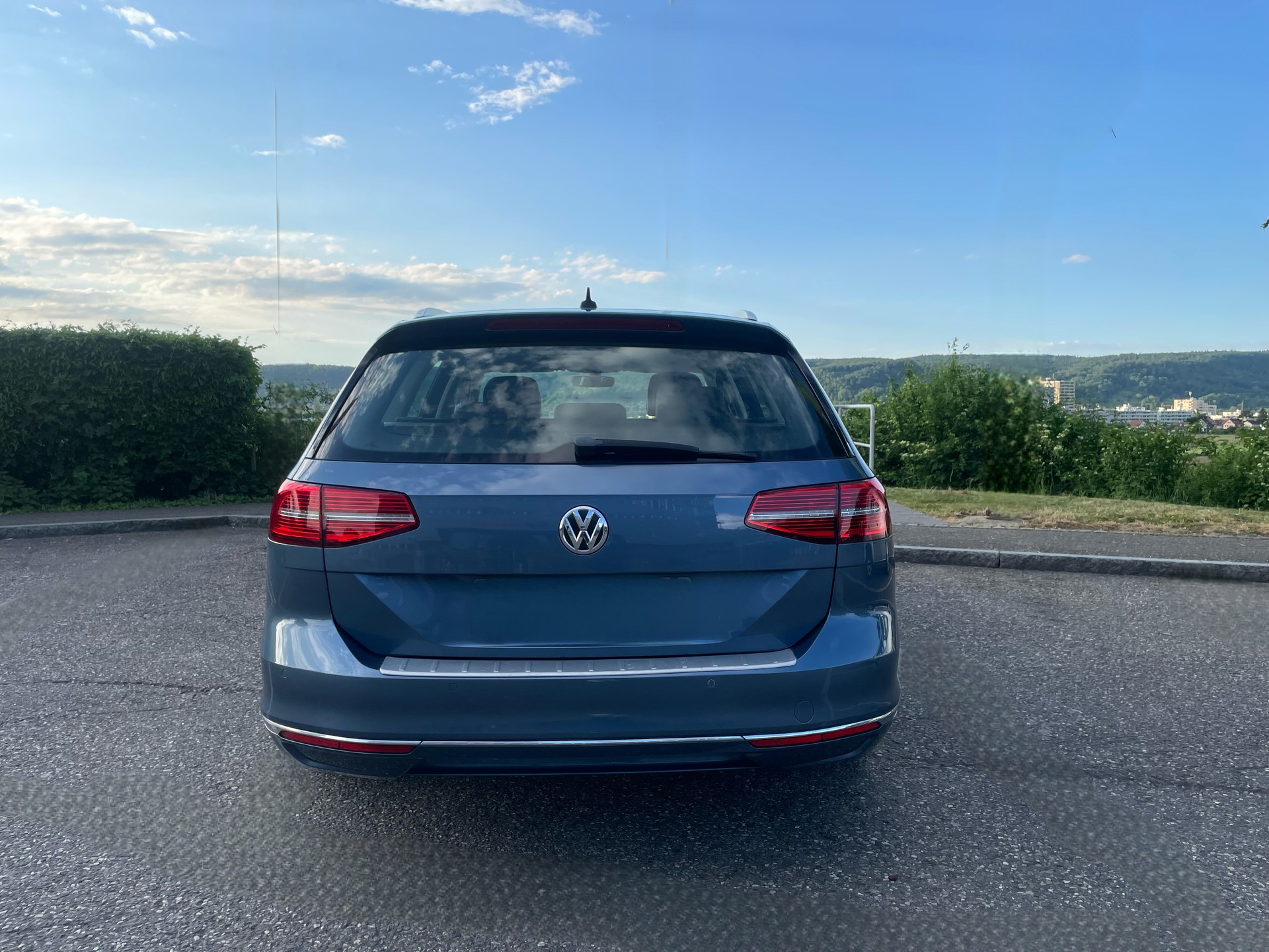 VW Passat Variant 2.0 TDI SCR BMT Highline 4Motion-image-2