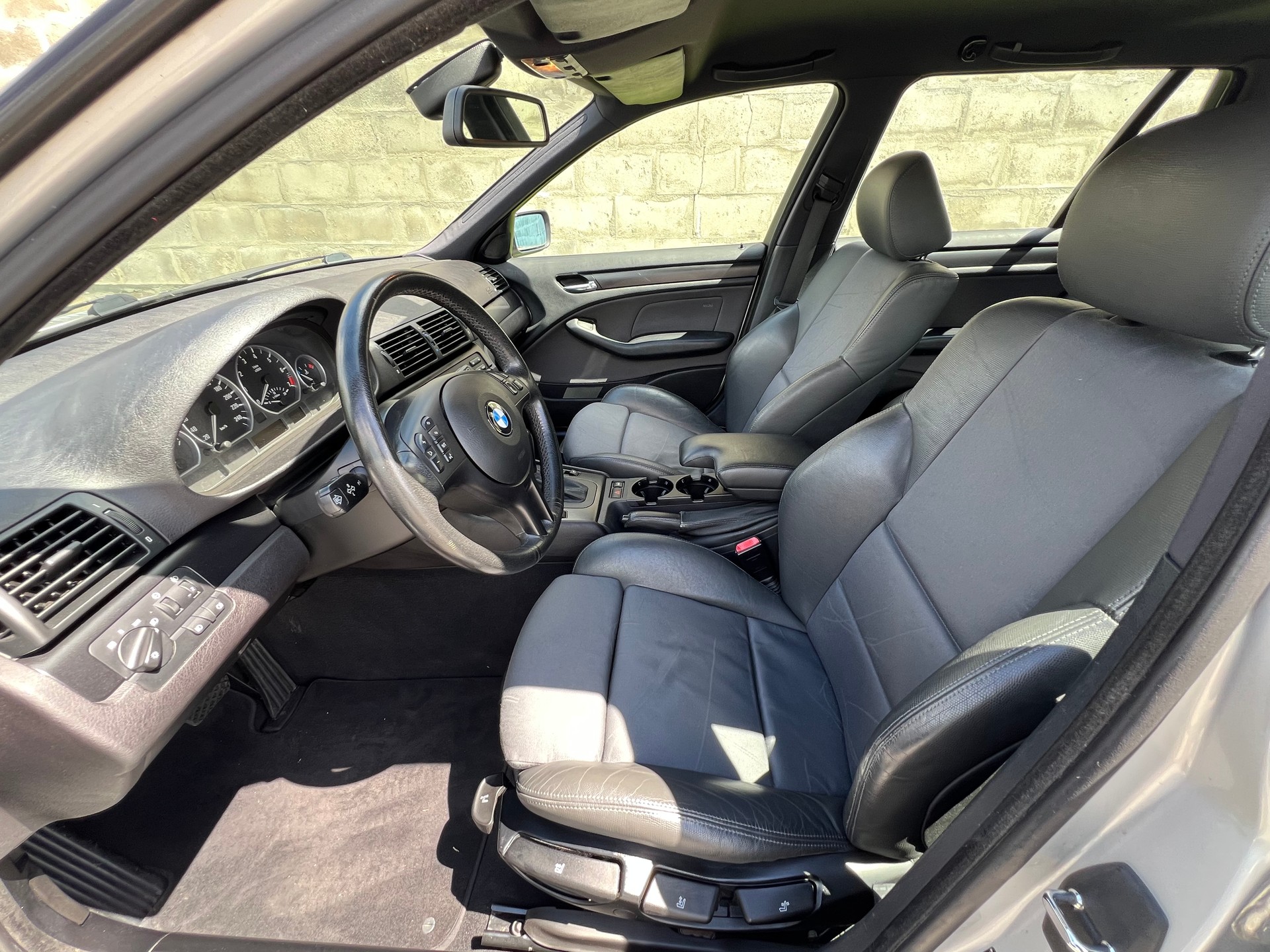 BMW 318i Touring-image-7