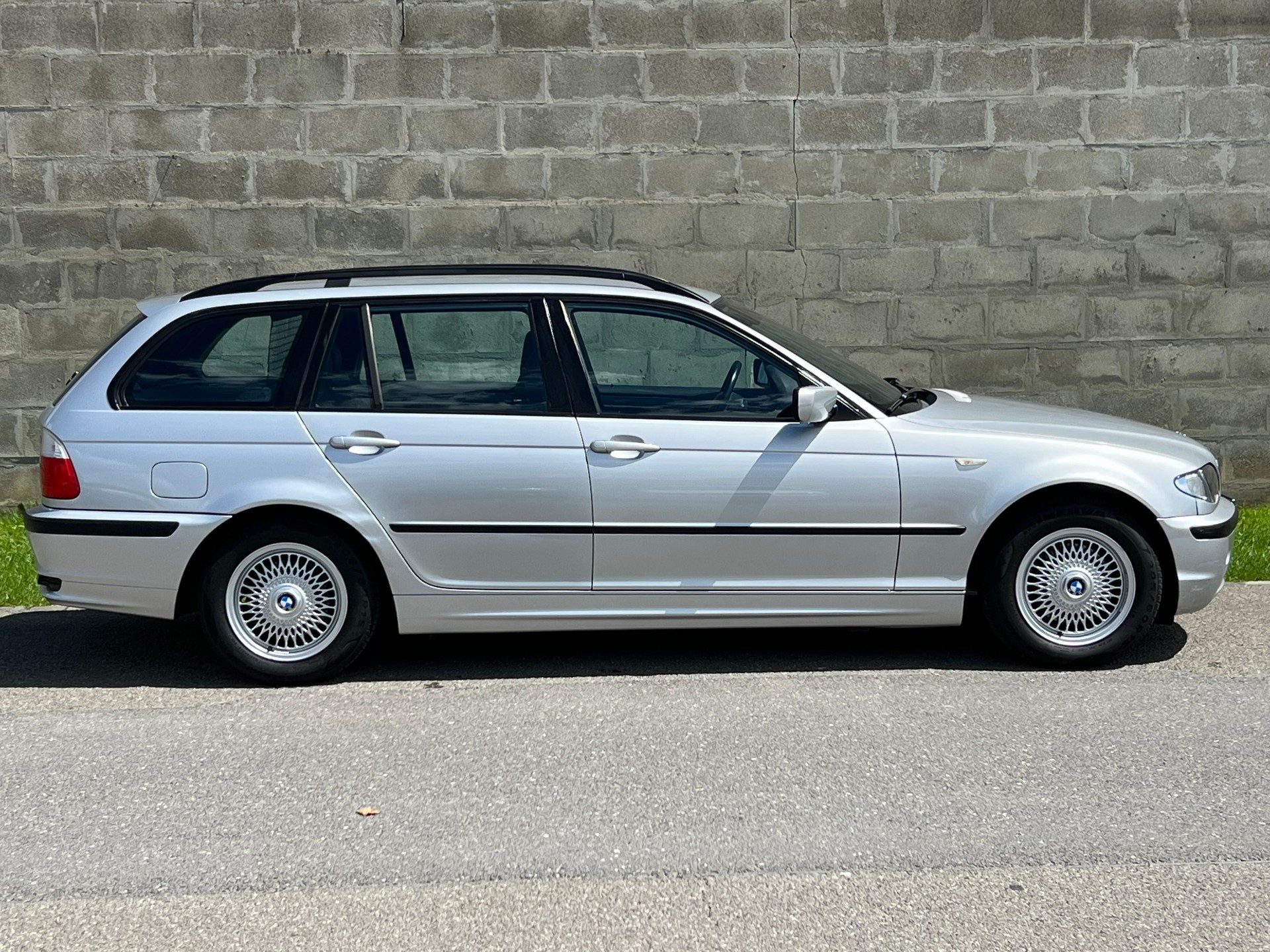 BMW 318i Touring-image-4