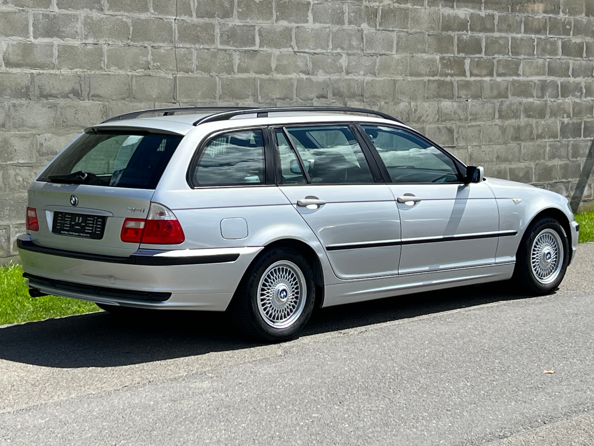 BMW 318i Touring-image-5
