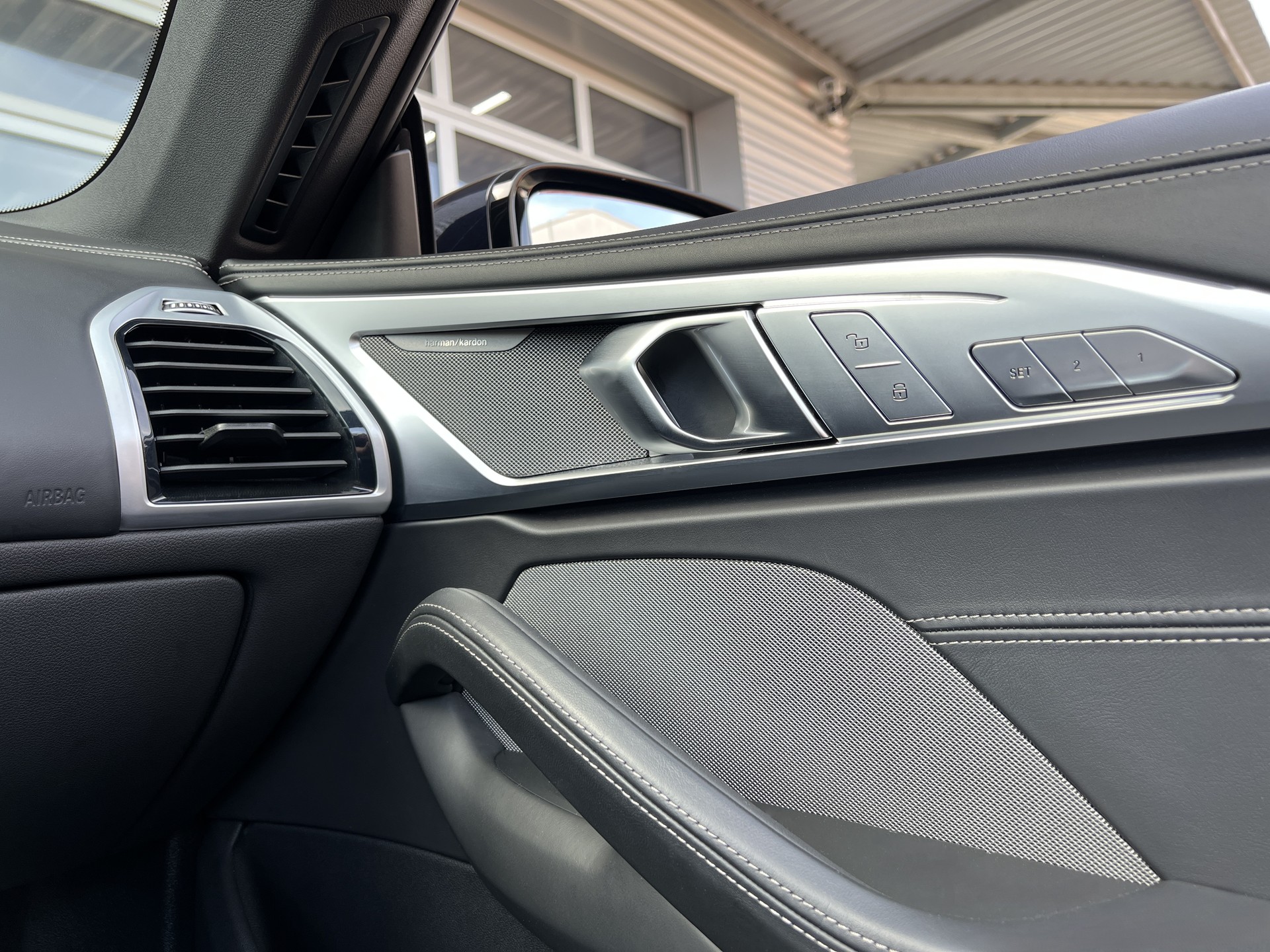 BMW 840i sDrive M Sport Pro Steptronic-image-8
