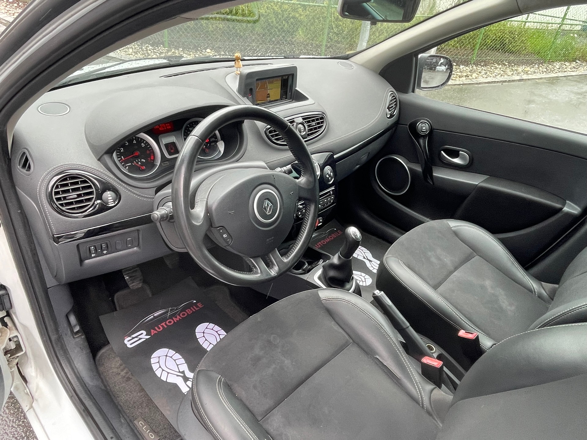 RENAULT Clio Grandtour 1.2 16V Turbo Night&Day-image-11