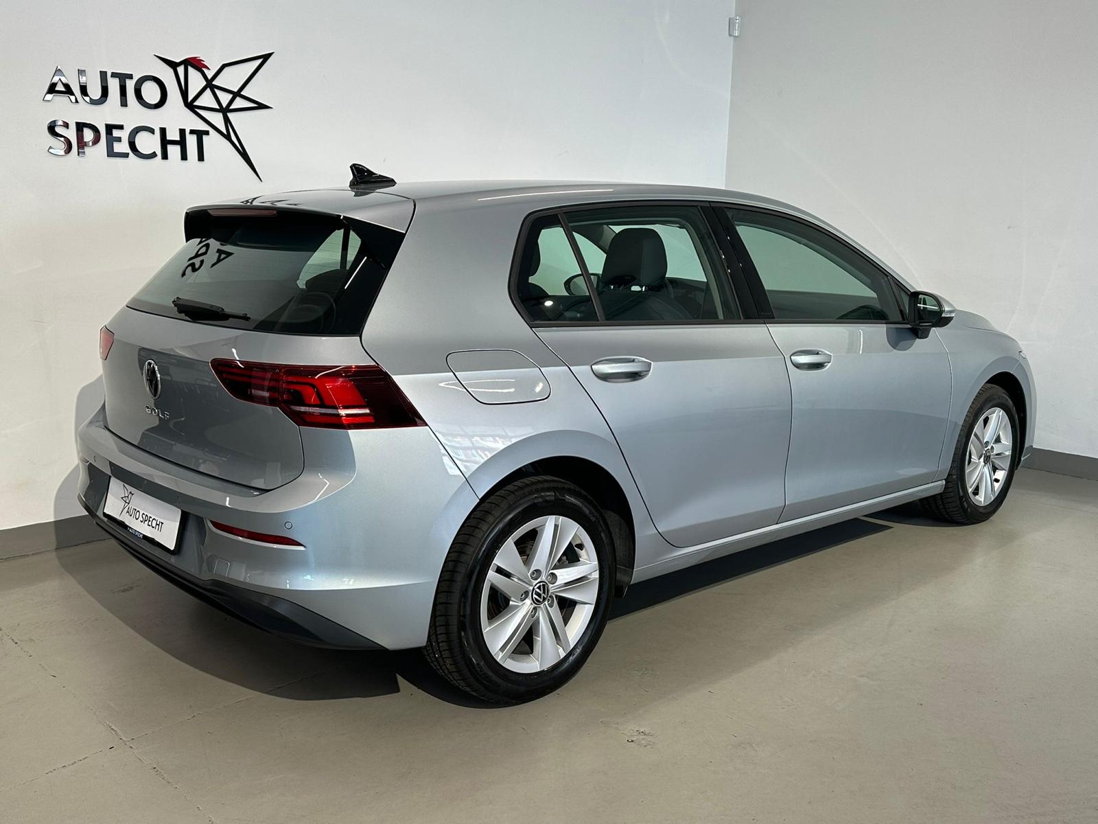 VW Golf 2.0 TDI Life DSG-showroom-element-3