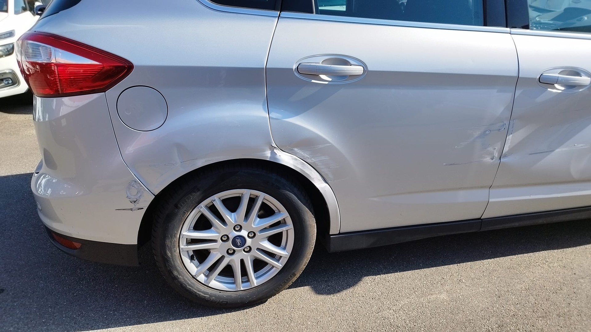 FORD C-Max 2.0 TDCi Titanium PowerShift-image-11