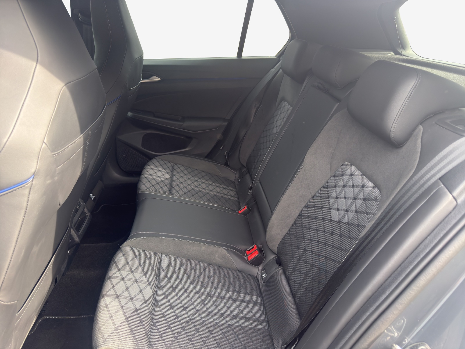 VW Golf 2.0 TSI R-Line DSG 4 Motion-image-11