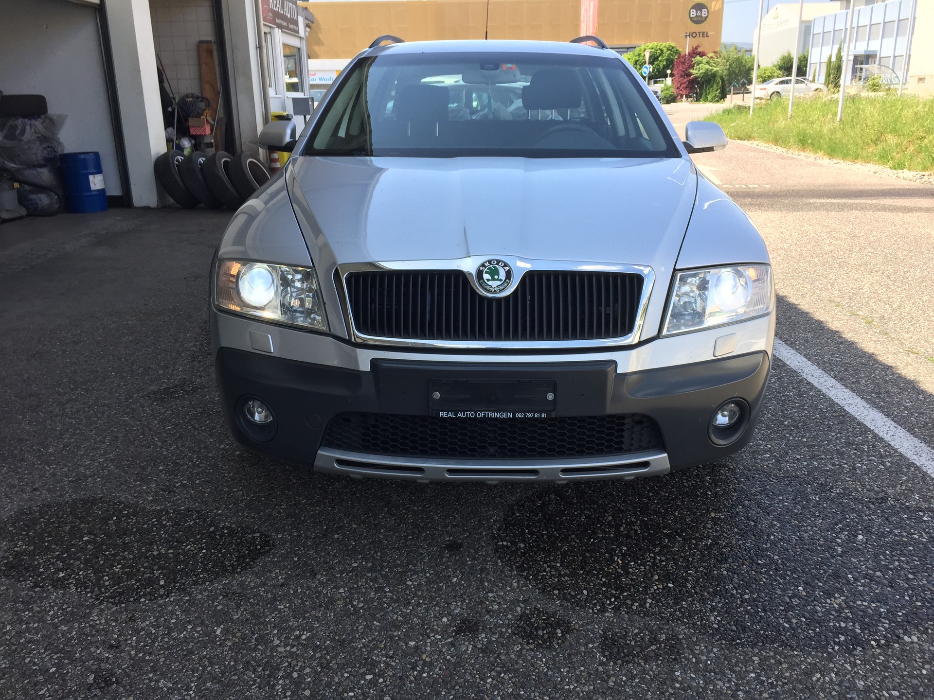 SKODA Octavia Scout 2.0 TDI 4x4-image-0