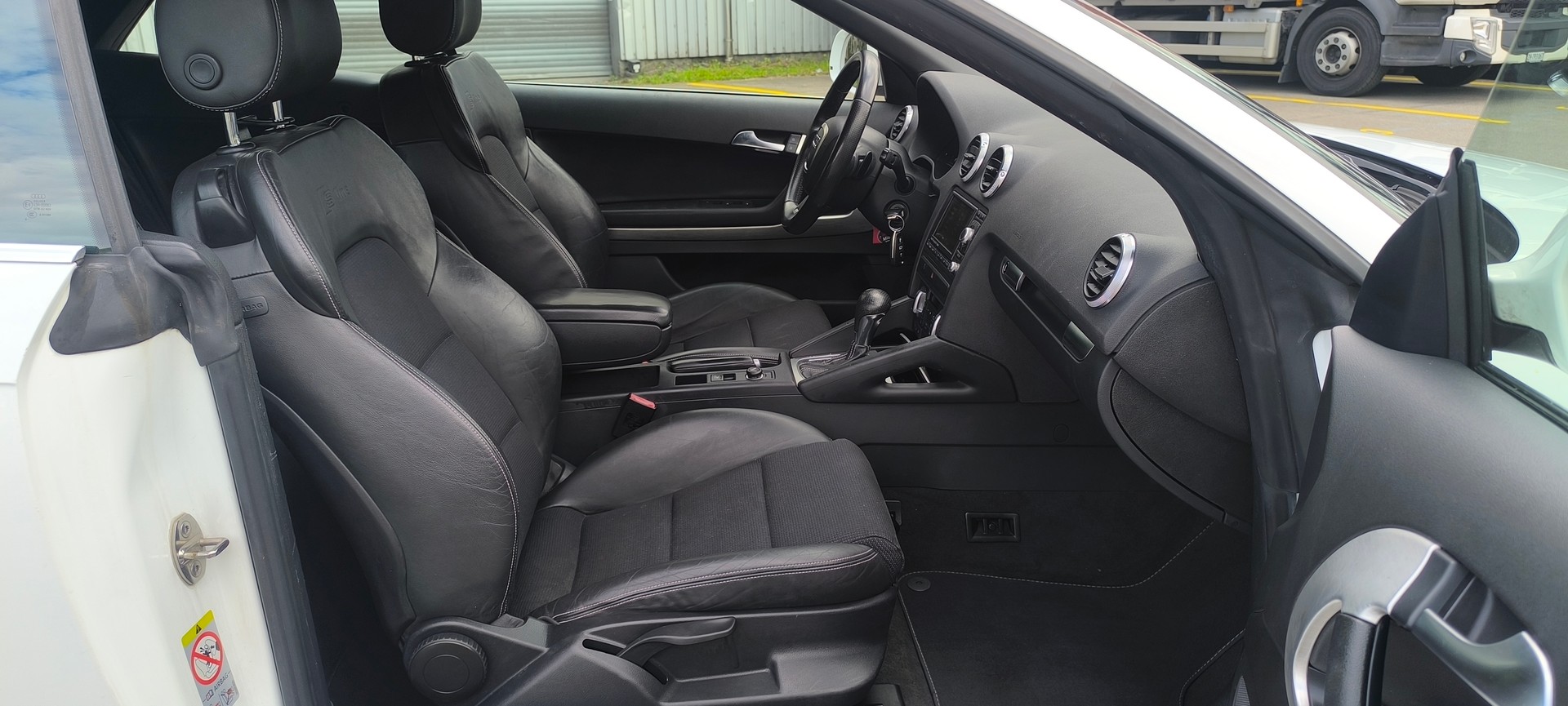 AUDI A3 Cabriolet 1.8 TFSI S-line S-tronic-image-13