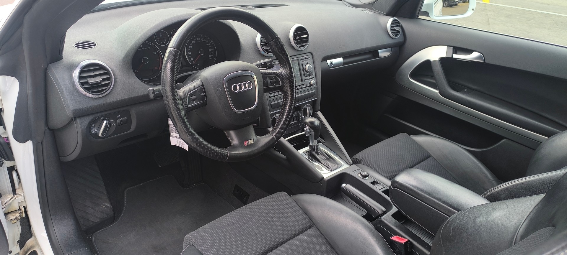 AUDI A3 Cabriolet 1.8 TFSI S-line S-tronic-image-12