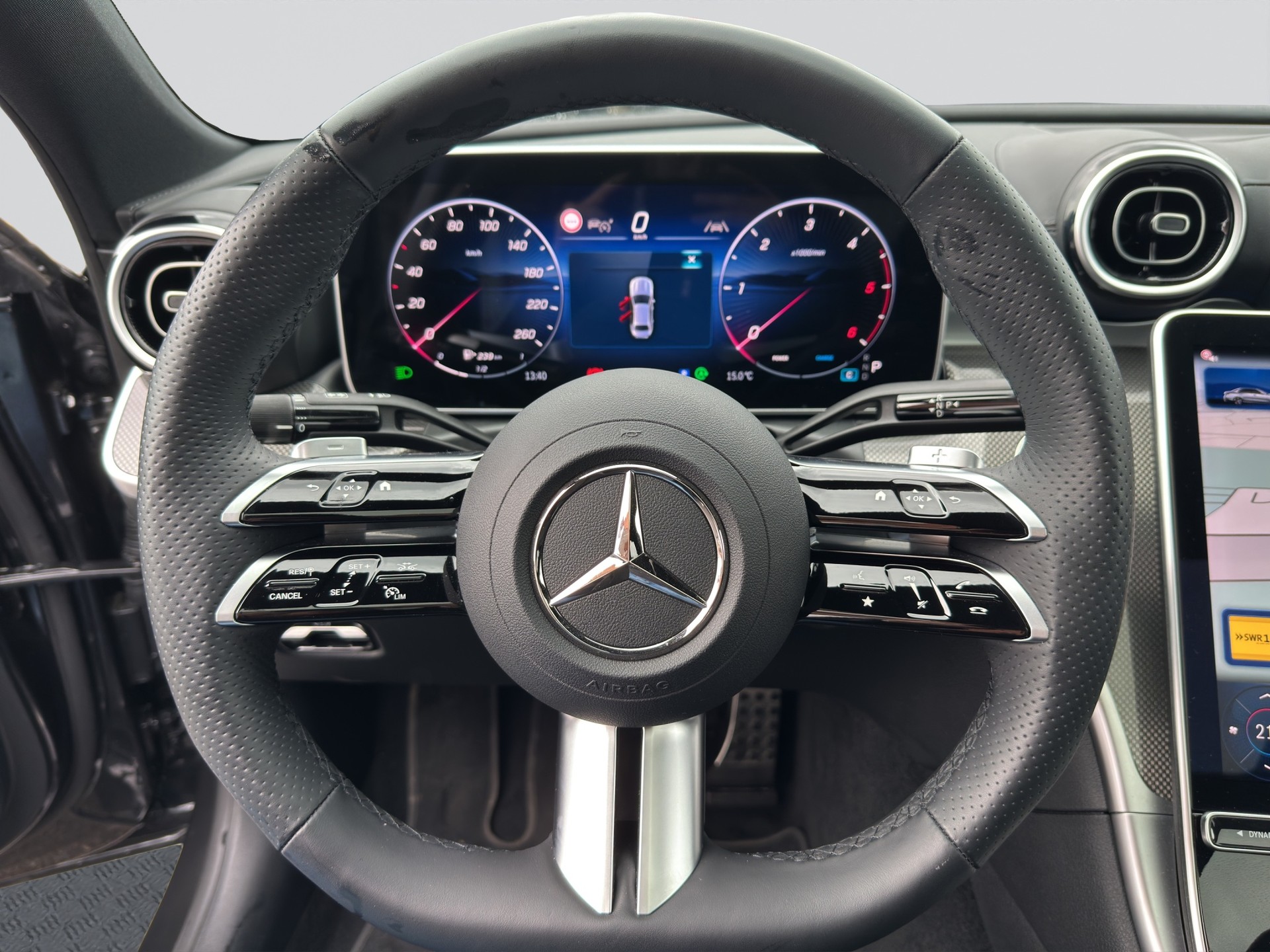 MERCEDES-BENZ C 220 d AMG Line-image-10