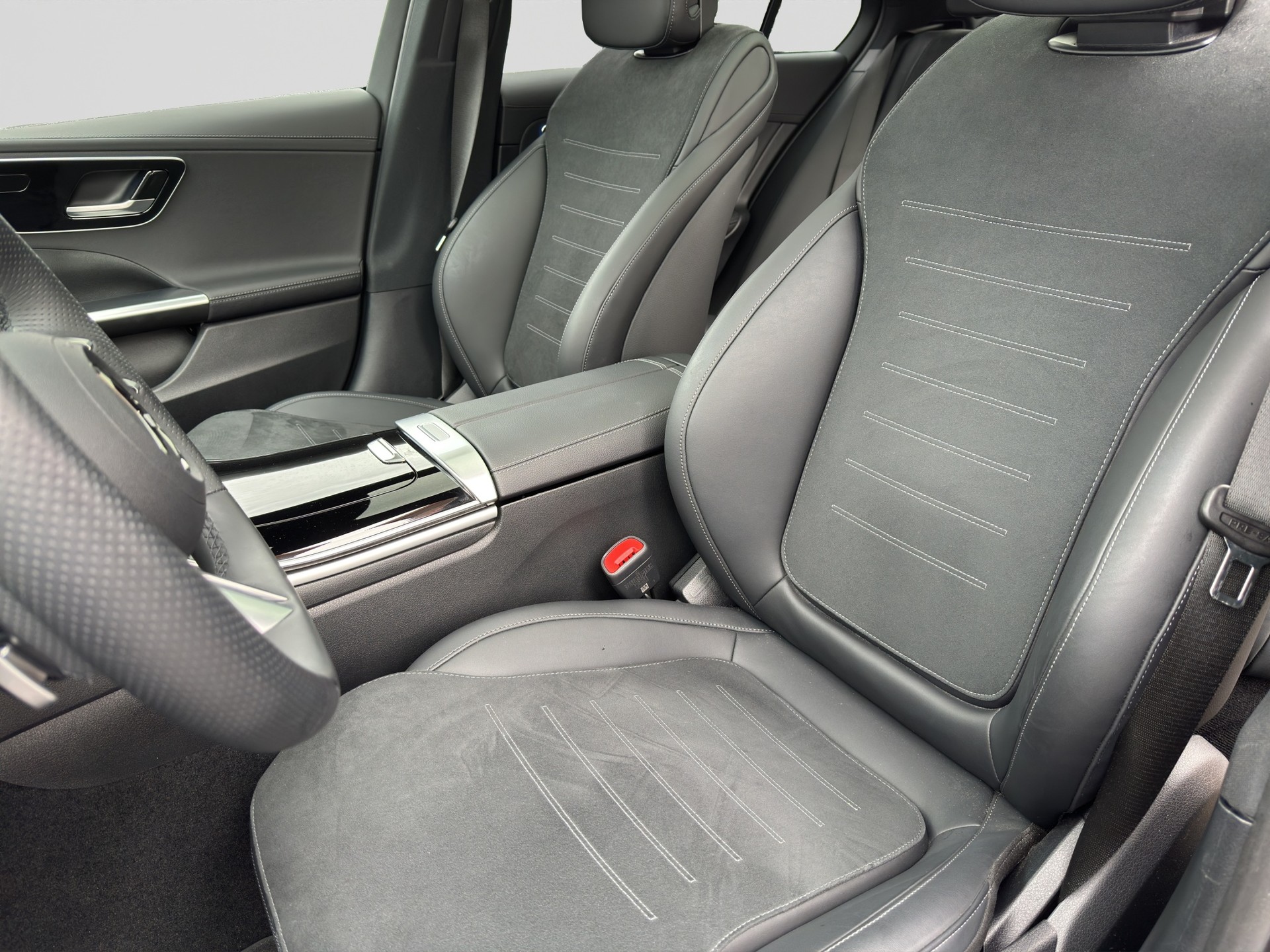 MERCEDES-BENZ C 220 d AMG Line-image-5