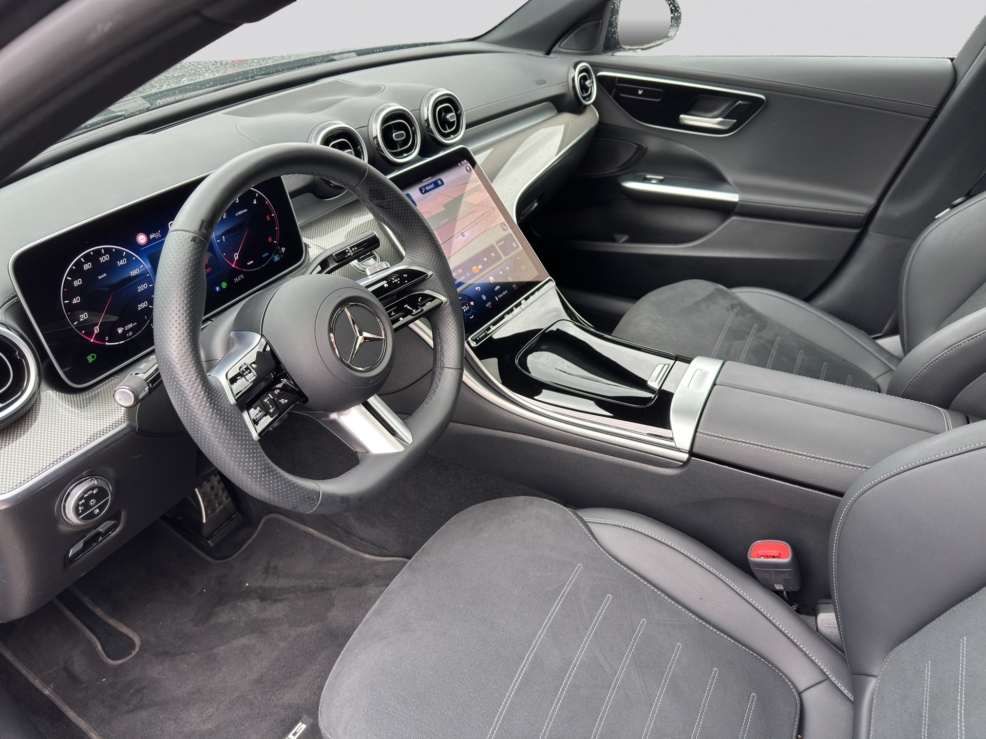 MERCEDES-BENZ C 220 d AMG Line-image-6