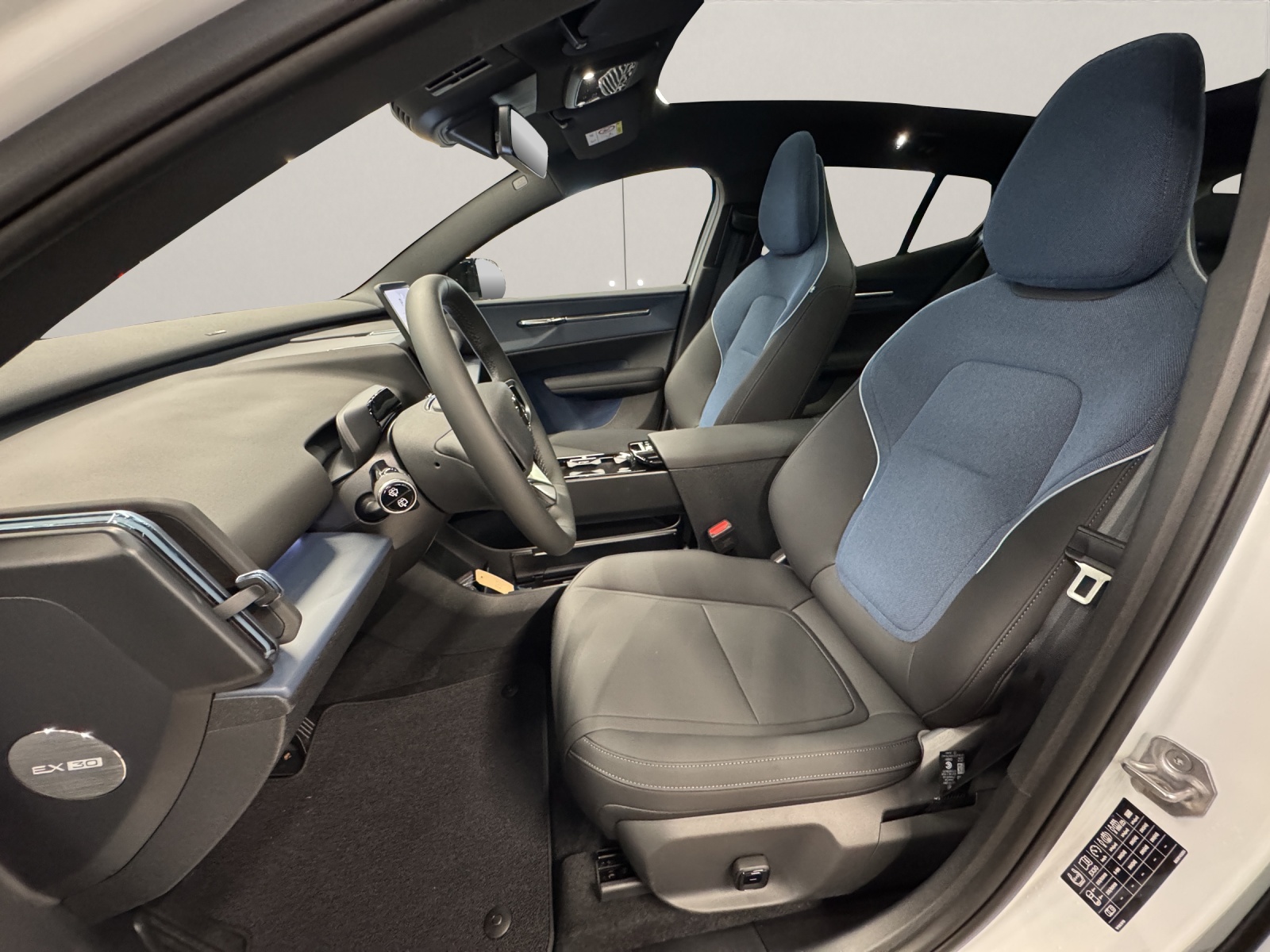 VOLVO EX30 CC P8 Ultra AWD-image-10