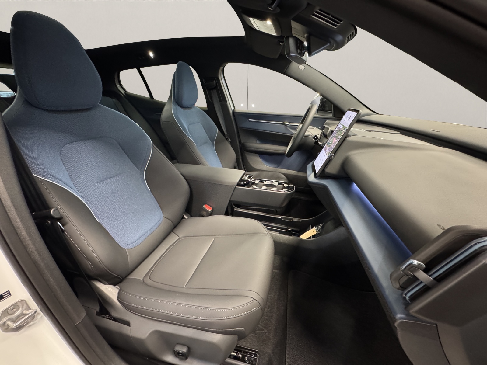 VOLVO EX30 CC P8 Ultra AWD-image-11