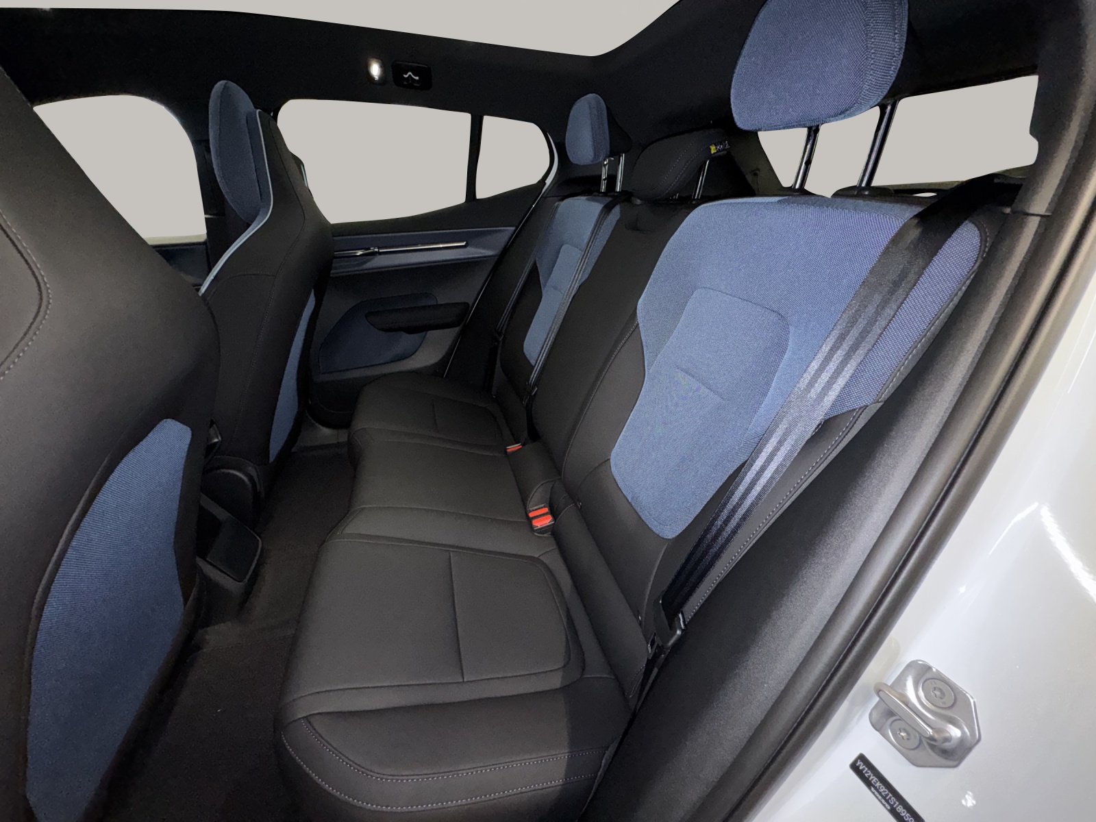 VOLVO EX30 CC P8 Ultra AWD-image-13