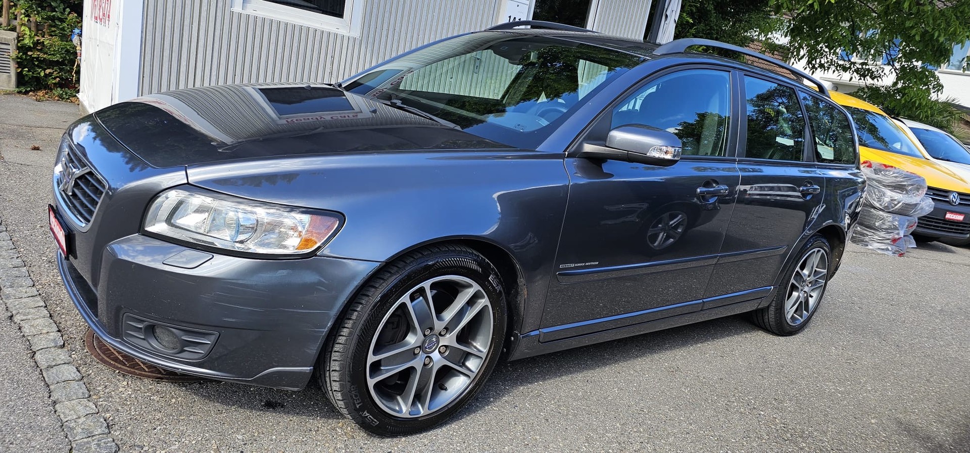 VOLVO V50 D5-image-2