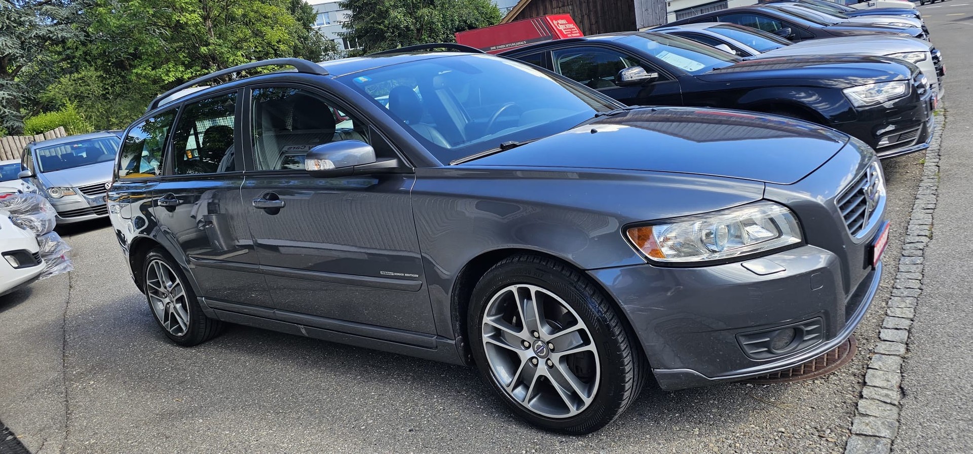 VOLVO V50 D5-image-1