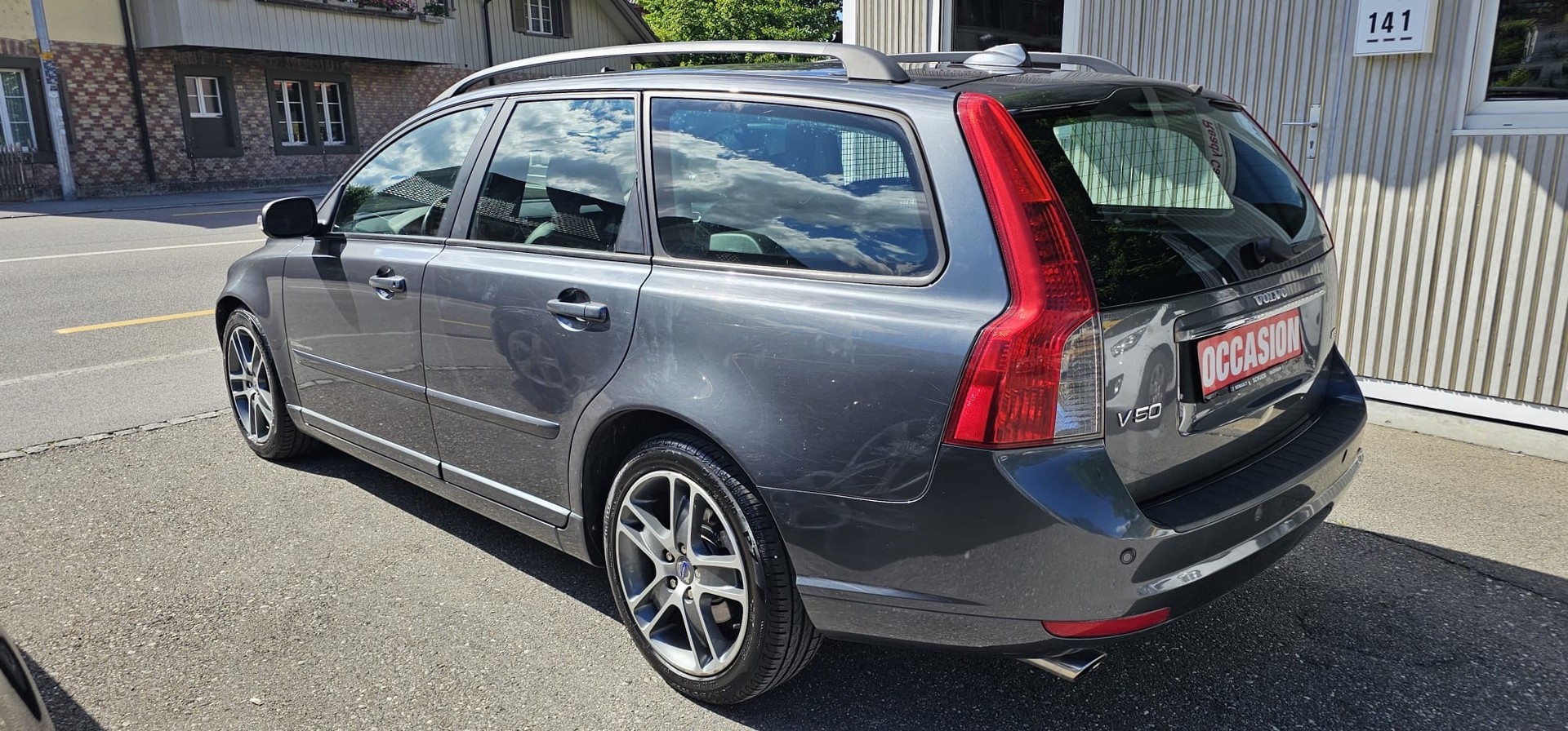 VOLVO V50 D5-image-5