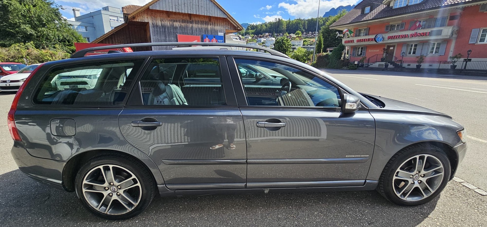 VOLVO V50 D5-image-3