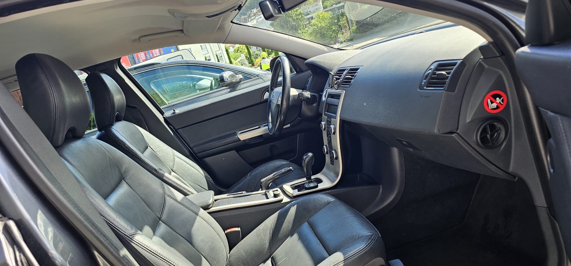 VOLVO V50 D5-image-11