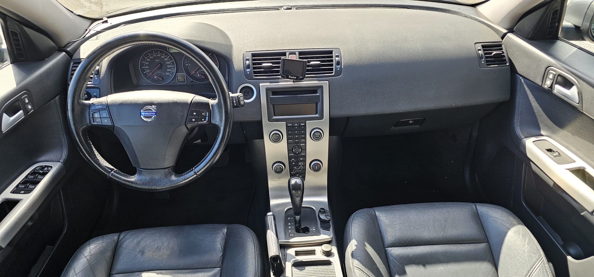 VOLVO V50 D5-image-10