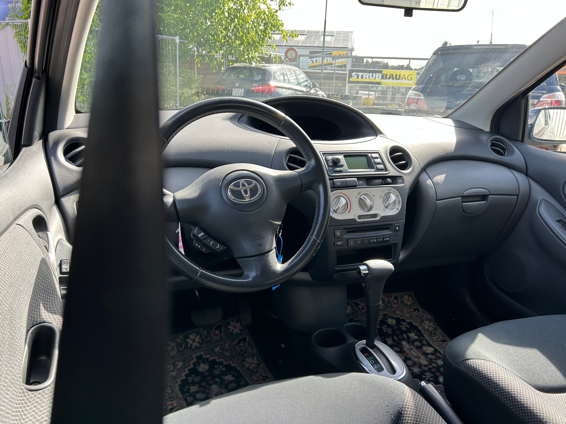 TOYOTA Yaris 1.3 Linea Sol-image-11