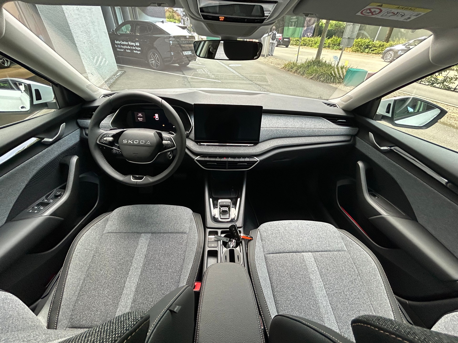 SKODA Octavia Combi 1.5 TSI mHEV DSG Selection-image-9