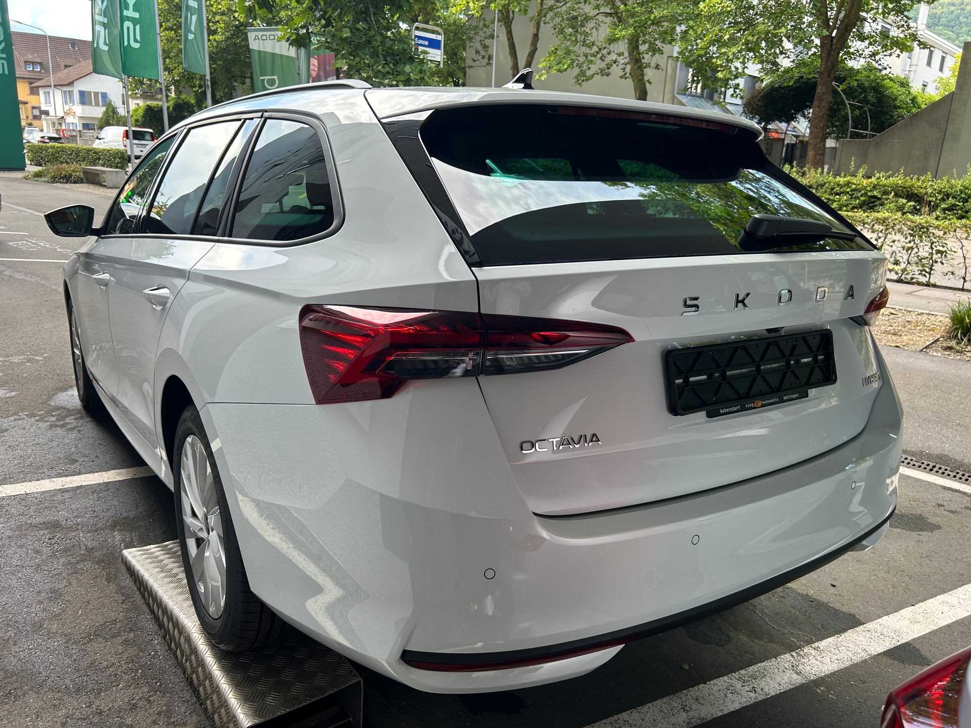 SKODA Octavia Combi 1.5 TSI mHEV DSG Selection-showroom-element-3