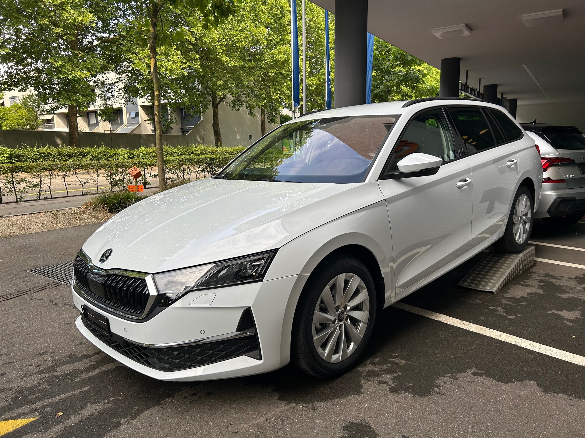 SKODA Octavia Combi 1.5 TSI mHEV DSG Selection-image-4