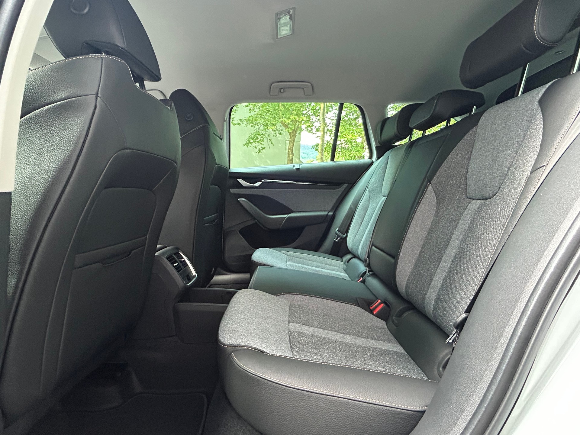SKODA Octavia Combi 1.5 TSI mHEV DSG Selection-image-11