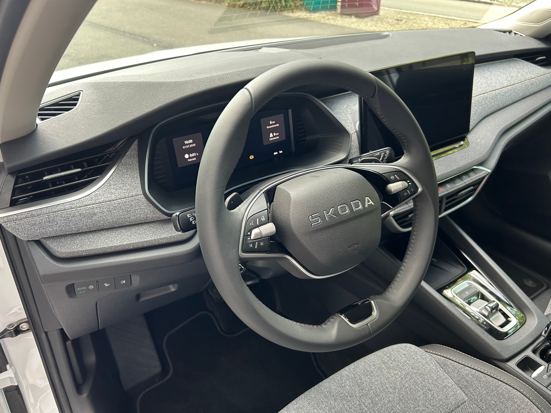 SKODA Octavia Combi 1.5 TSI mHEV DSG Selection-image-6