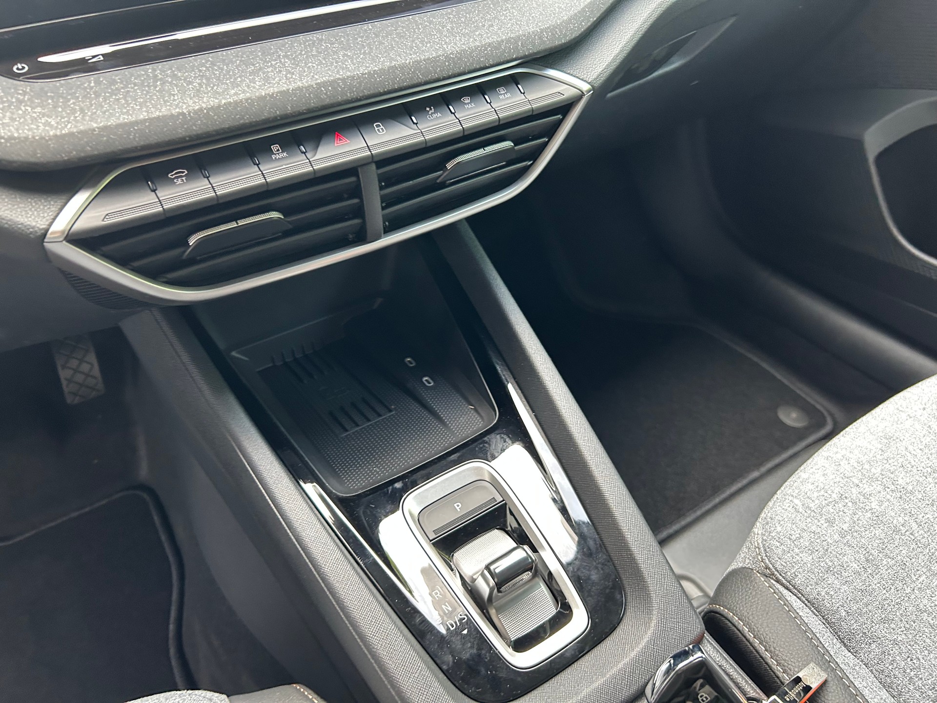 SKODA Octavia Combi 1.5 TSI mHEV DSG Selection-image-7