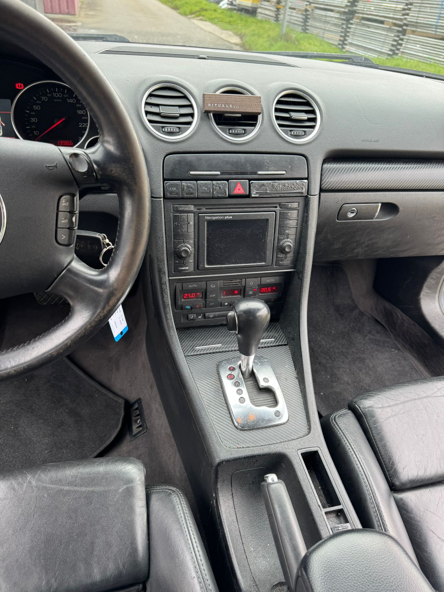 AUDI A4 Cabriolet 3.0 V6-image-10